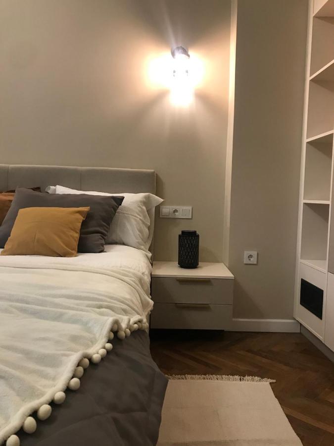 на вул кобилянської з балконом Apartment Chernivtsi