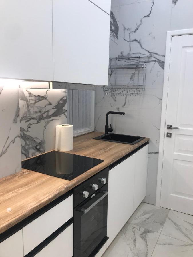 на вул кобилянської з балконом Apartment Chernivtsi